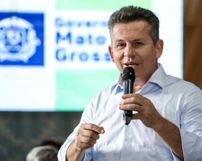 Governador assina ordem de servio para asfalto novo, vistoria obras e entrega escrituras definitivas em Campo Verde