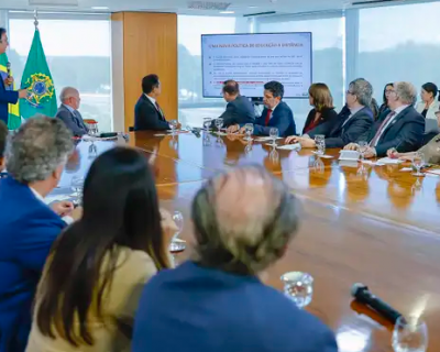 Governo impe novas regras ao EAD e restringe atuao em cursos da sade e do direito