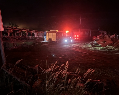Incndio atinge ferro-velho em Vrzea Grande e moradores suspeitam de ao criminosa