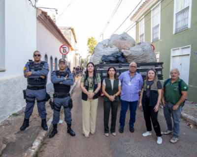 Comrcio ilegal de sucatas  fechado em operao no Centro Histrico de Cuiab