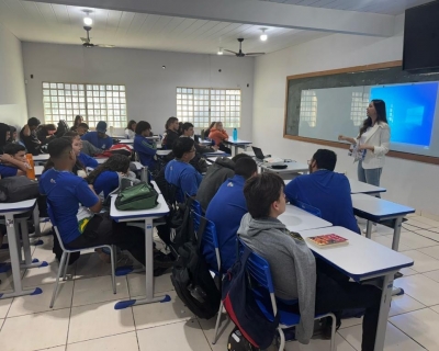 Desenvolve MT leva palestra sobre programas Jovem e Mulher Empreendedora para alunos da rede pblica
