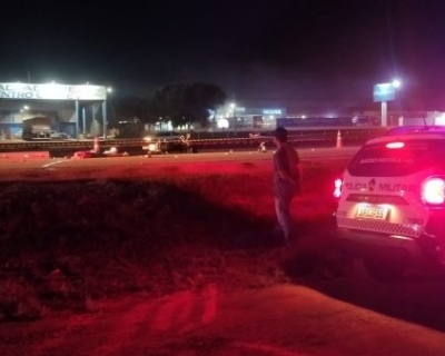Idoso morre em acidente grave envolvendo moto e carreta em rotatria de Rondonpolis