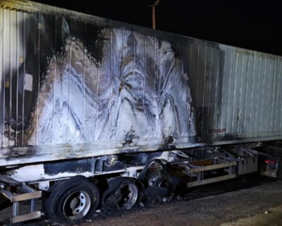 Bombeiros controlam incndio em carreta carregada de carne na BR-163, em Rondonpolis