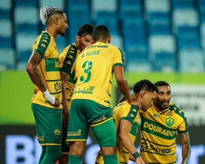 Cuiab vence Vila Nova, retoma boas atuaes na Srie B e se aproxima do G4  