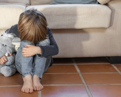 Trauma infantil deixa marcas duradouras no crebro, revela estudo brasileiro