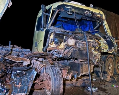 Coliso entre carretas deixa motorista ferido na BR-163, em Mato Grosso