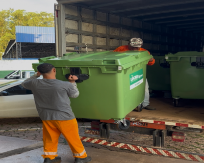 Prefeitura de Cuiab recebe 30 contineres para reforar coleta de lixo urbano