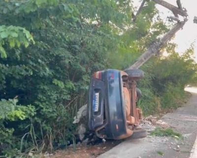 Acidente em Vrzea Grande deixa trs feridos aps carro bater em poste