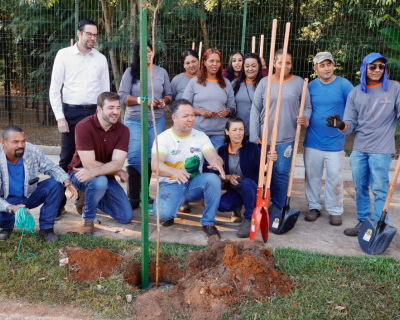 Prefeito marca incio das aes da Semana do Meio Ambiente com plantio de rvores em Rondonpolis