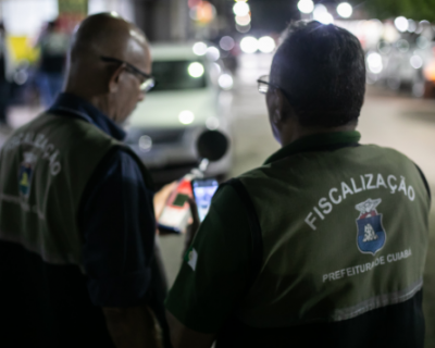 Bares so multados por poluio sonora e ocupao de calada em Cuiab