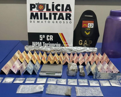 Mulher � presa por tr�fico de drogas em Torixor�u