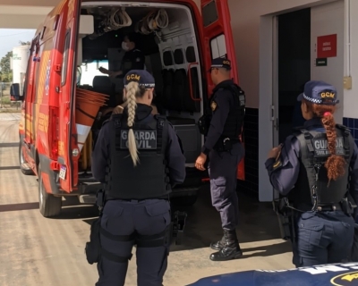 Mulher em surto  socorrida por GCM e Bombeiros em Lucas do Rio Verde