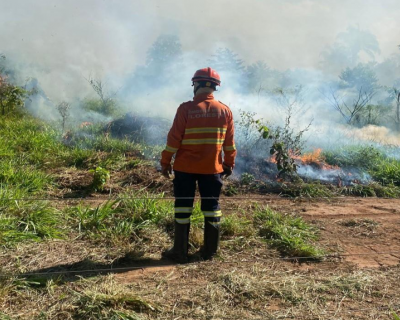Corpo de Bombeiros realiza queima prescrita para prevenir inc�ndios no Parque Serra de Ricardo Franco