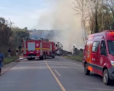 Grave colis�o entre carretas deixa uma pessoa morta e interdita rodovia entre Comodoro e Vilhena (V�deo)