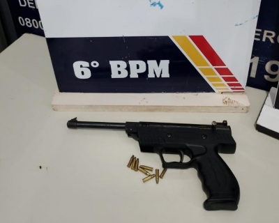 Pol�cia Militar prende membro de fac��o criminosa com arma de fogo e muni��es em C�ceres