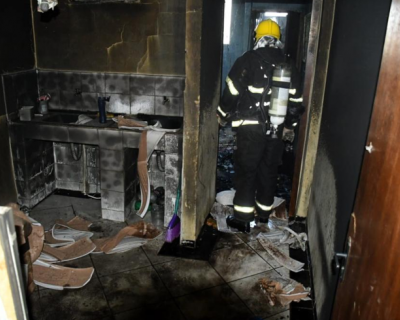 Bombeiros controlam incndio em quitinete no bairro Parque Universitrio em Rondonpolis
