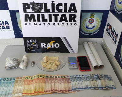 Companhia Raio prende tr�s pessoas por tr�fico e apreende 55 por��es de drogas