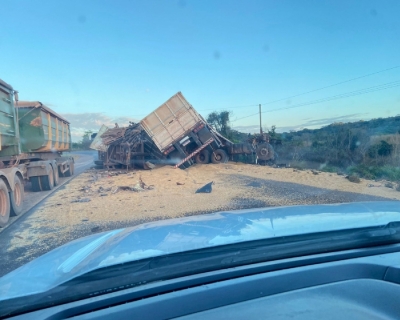 Motorista morre em coliso entre carretas na BR-158 em Confresa