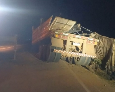 Caminho tomba ao evitar acidente e causa lentido em trecho de Rondonpolis