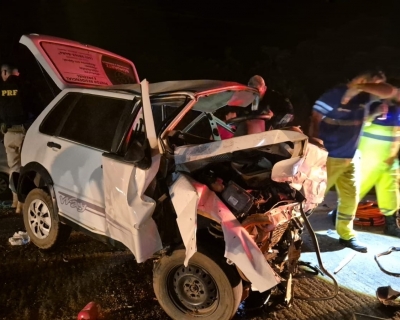 Coliso frontal entre carros deixa trs feridos na BR-163, em Sinop