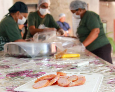 Curso de embutidos e defumados de frango transforma conhecimento em sabor e renda em Vrzea Grande