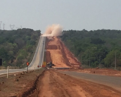 Ateno: Detonao de rocha: BR-364  interditada em Nobres nesta tera-feira (24)
