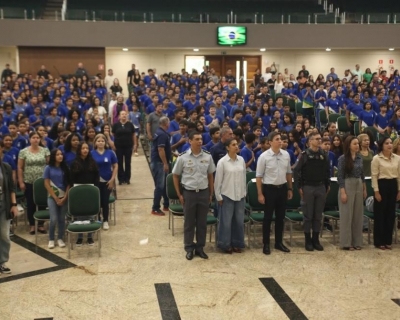 Mais de mil estudantes do Ensino Fundamental e Mdio se formam no Proerd em Cuiab