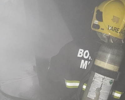 Incndio em residncia  controlado pelo Corpo de Bombeiros em Lucas do Rio Verde