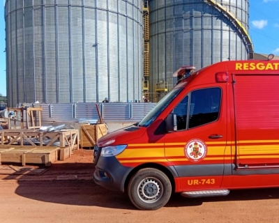 Bombeiros atendem vtimas de queda de nvel elevado