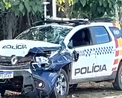 Viatura da PM capota aps coliso com carro em cruzamento de Sinop