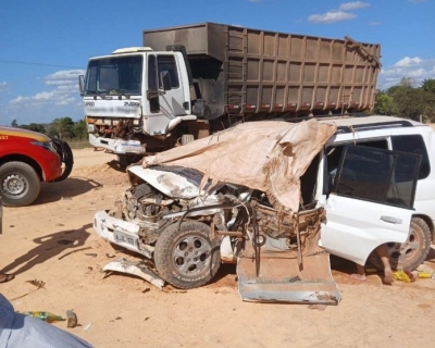 Coliso frontal entre SUV e caminho deixa cinco feridos na MT-208, em Carlinda