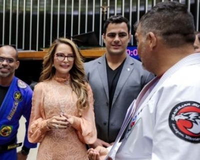 Secretrio da Secel destaca dedicao de Virginia ao paradesporto