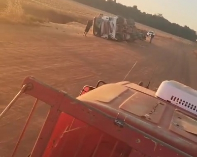 Trecho perigoso da MT-109 registra tombamento de carreta