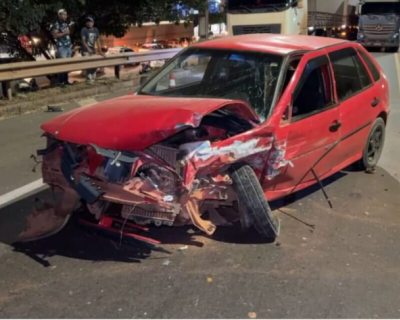 Acidente no viaduto de Sinop deixa dois feridos e motorista embriagado detido