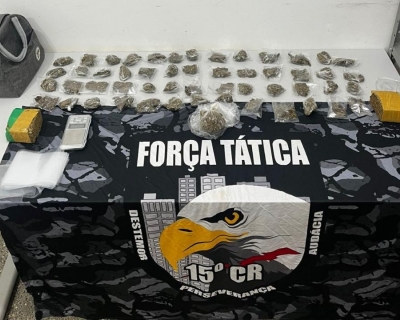 For�a T�tica prende homem por tr�fico e apreende 54 por��es de maconha