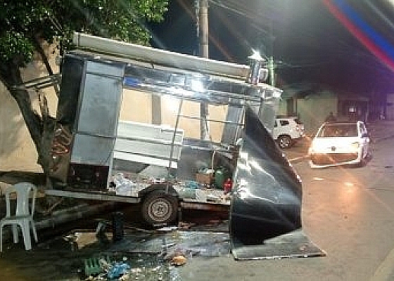 Motorista embriagado atinge trailer de lanches, deixa proprietário ferido e é preso em Cuiabá