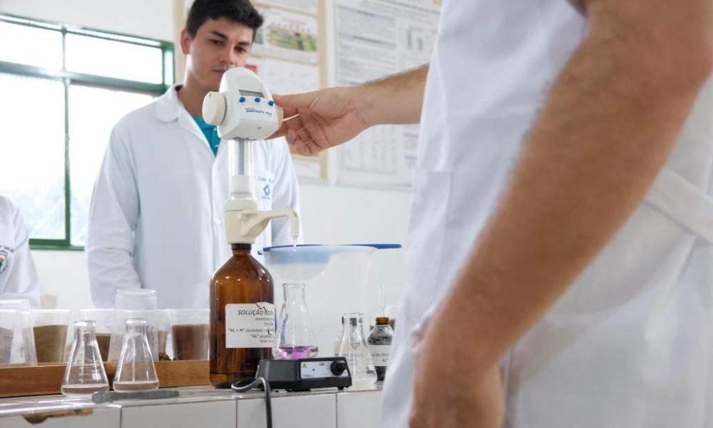 Laboratórios de Solos da Unemat recebem selos de qualidade da Embrapa e do Instituto Agronômico