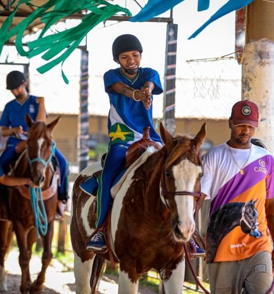 Seduc mantém equoterapia para crianças da rede estadual durante as férias escolares