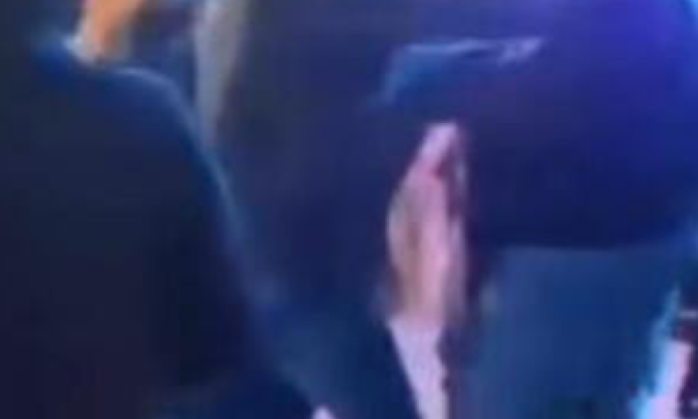 Briga entre músicos de banda de lambadão termina em cadeirada durante festa em Várzea Grande