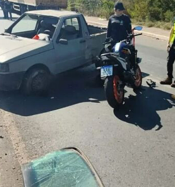 Motociclista morre após ser atingida por caminhão em acidente em Várzea Grande