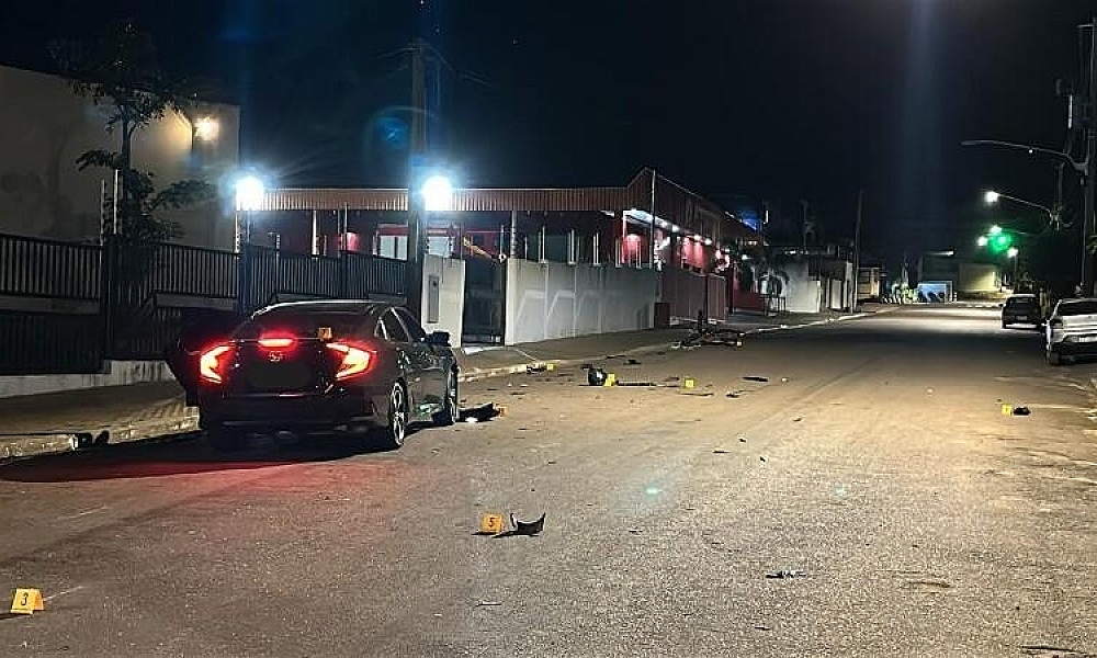 Mulher fica gravemente ferida após acidente entre carro e motos em Pontes e Lacerda