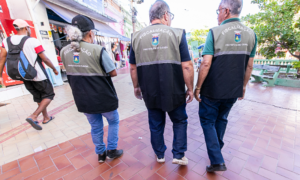 Fiscalização no centro de Cuiabá reforça combate à ocupação irregular de calçadas e publicidade ilegal