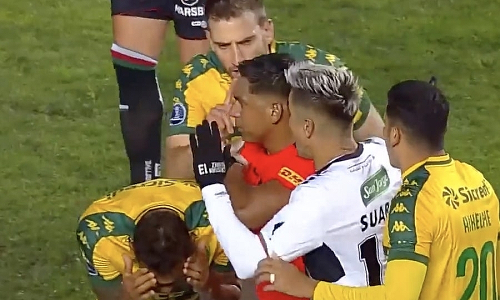 Walter pega pênalti no último lance, Cuiabá empata com Palestino e decide em casa vaga na Sul-Americana