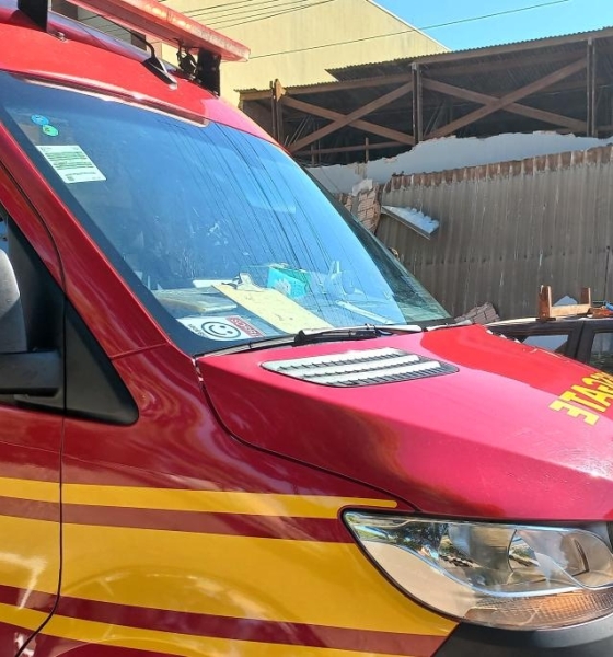 Trabalhador fica ferido após queda de fachada em supermercado