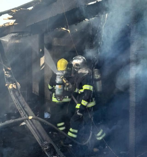 Corpo de Bombeiros extingue incêndio em residência em Sinop