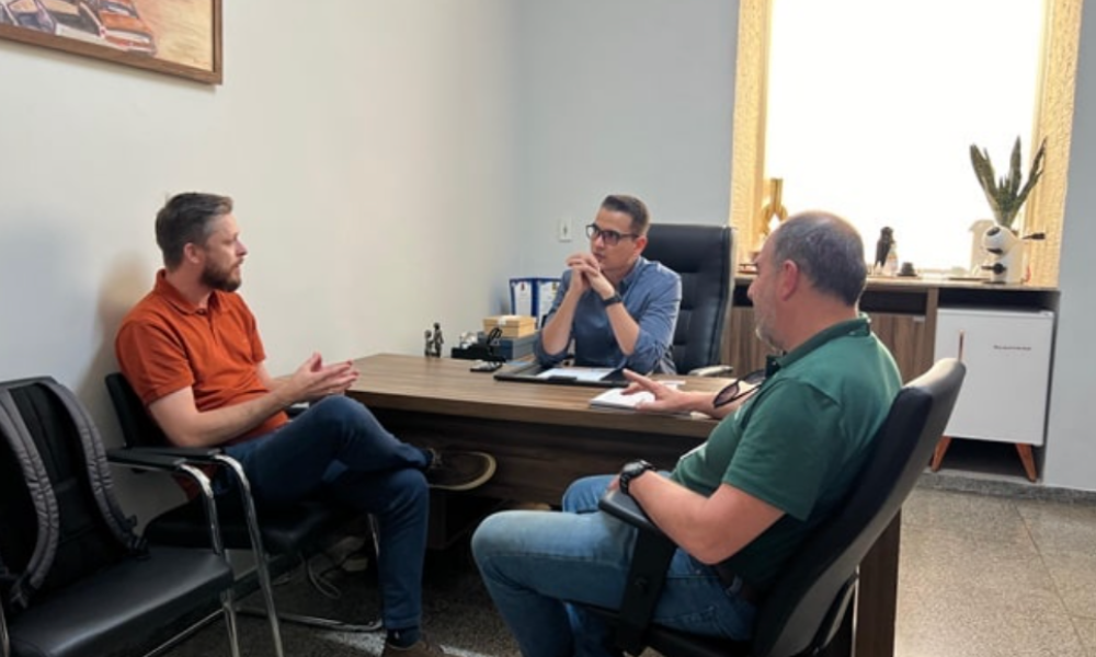 VICE-PREFEITO RECEBE REPRESENTANTES DA FERTALVO E INTERCEDE POR DEMANDAS PARA QUE A EMPRESA SE ESTABELEÇA EM RONDONÓPOLIS 