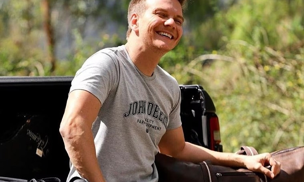 Michel Teló detalha sua fortuna: mansão, três fazendas, gado, plantação de mogno africano e galpões