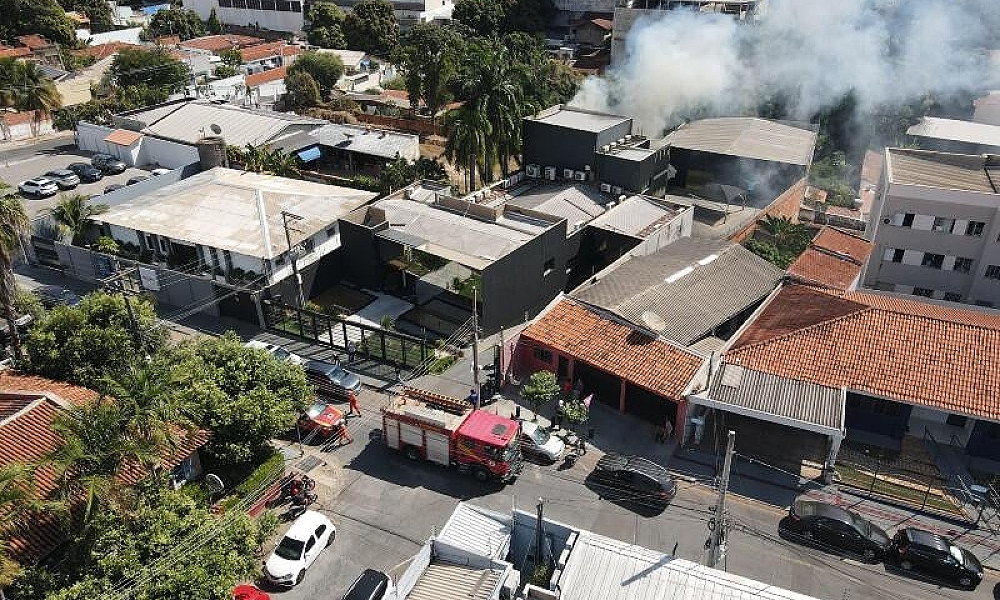 Agência de publicidade pega fogo em Cuiabá 