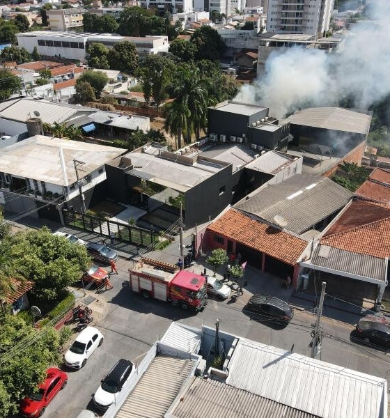 Agência de publicidade pega fogo em Cuiabá 
