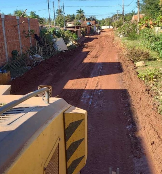 Viação e Obras intensifica serviços de recuperação viária em diversos bairros de Várzea Grande